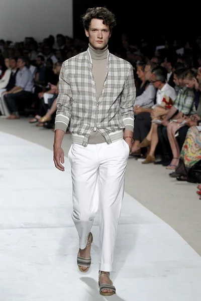 Look 19
